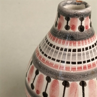 grå rosa sort keramik vase buttet med lille hals Laholm  Sverige genbrug